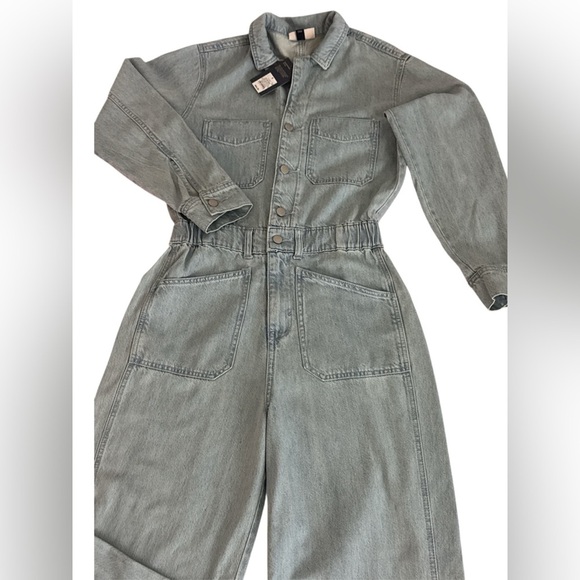 Universal Thread Light Blue Denim Overalls. Perfect for casual occasions. - Picture 2 of 7